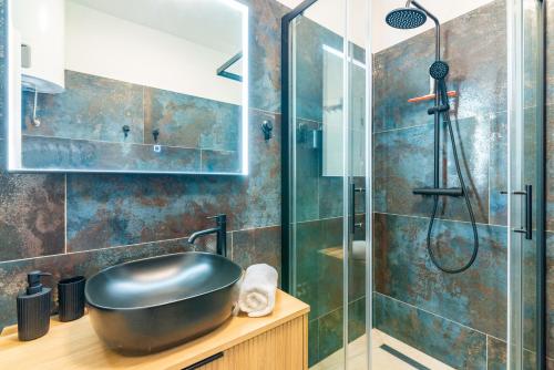 a bathroom with a sink and a shower at Villa Zita Lovran in Opric