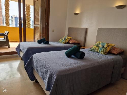 España - PUNTA PRIMA Torrevieja Orihuela Costa - large apartment for 6-people 85m2 and terrace 40m2 central air conditioning Wi-Fi living room kitchen 2 bedrooms 2 bathrooms 3 swimming pools parking security to the sea 200m only 40 min to the airport
