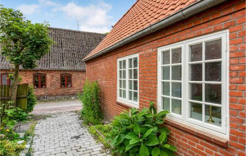 Zahrada ubytování Pet Friendly Home In Højer With Kitchen