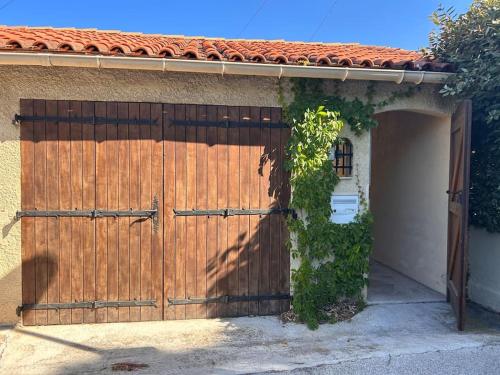 Photo de la galerie de l'établissement CosyT2, procheplage-coline-pieds, à Saint-Cyr-sur-Mer