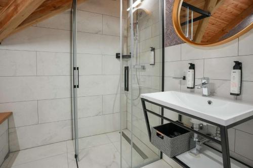 a bathroom with a sink and a shower at ChaChaCha House Vendégház in Egerszalók