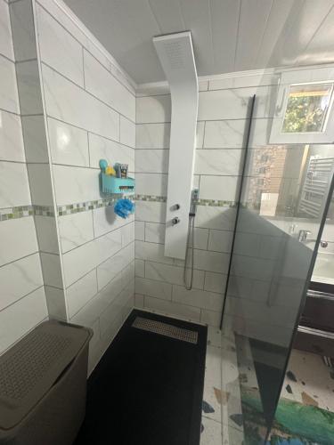 Bilik mandi di charming house for 5 people Sirine57 long stay