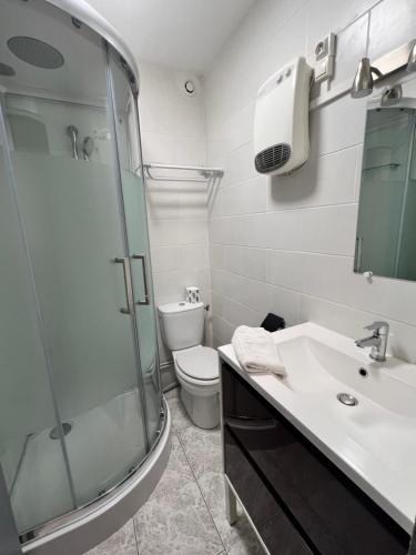 a bathroom with a shower and a sink and a toilet at Villa Antibes Chez Celine in Étaples