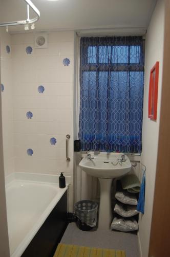 a bathroom with a sink and a bath tub and a sink at Dawlish Warren Welcome family holiday park South Devon Willow villa Welcome2Warren in Dawlish Warren