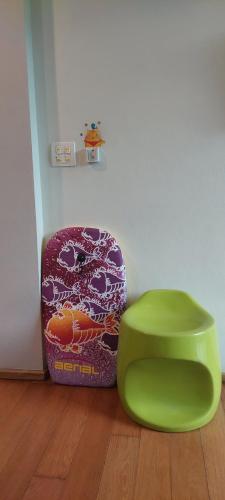a green ottoman and a chair in a room at Ban View Viman Condo in Hua Hin