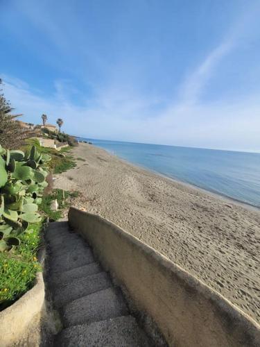 Villa au bord de la mer accès direct à la plage