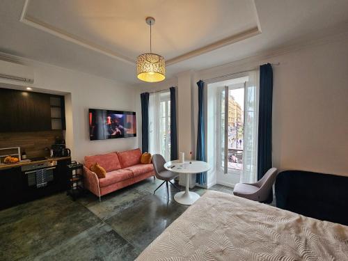 Boutique Studio 2