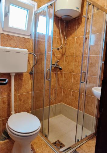 Bilik mandi di Apartments Ruza