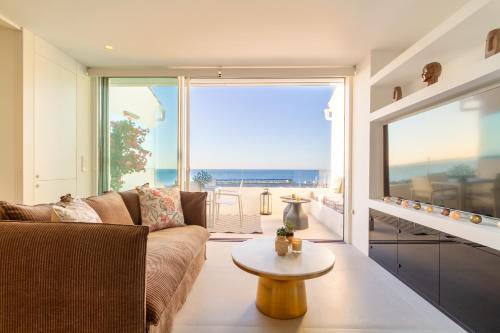 MARBELLA BANUS SUITES - Brand New Exclusive Puerto Banús Port Seafront Apartment - 2BR - 2BA - Outdoor Terrace - Spectacular Mediterranean Views - Heart of Puerto Banús Marina - Steps from El Corte Ing Luxury Shopping