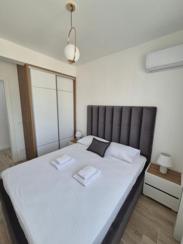 Ένα ή περισσότερα κρεβάτια σε δωμάτιο στο Frekuenca Apartments