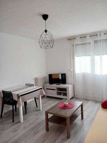 Photo de la galerie de l'établissement Appartement tres lumineux calme avec parking privatif, à Cahors