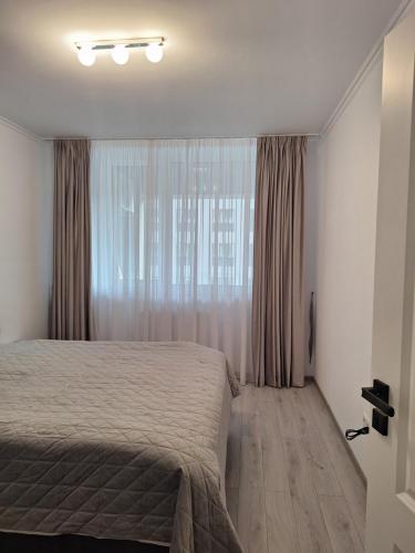 En eller flere senge i et værelse på City Luxury Apartment