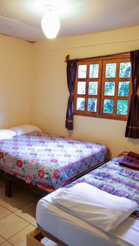 Postel nebo postele na pokoji v ubytování Del Lago Atitlan