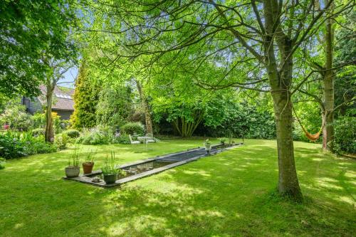 Κήπος έξω από το Barn studio in Long Melford