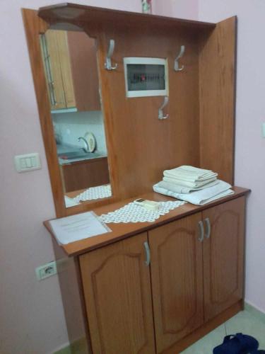 a cabinet with a mirror on top of it at Tina's Apartment in Gjirokastër