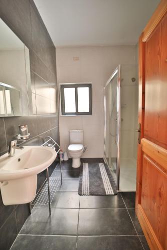 Ein Badezimmer in der Unterkunft Modern SeaView Xlendi Apartment
