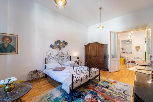 a bedroom with a bed and a living room at Historic 5 star apartment in the main plaza in Cluj-Napoca