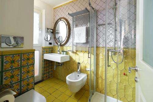 a bathroom with a toilet and a sink and a shower at Hotel Botanico San Lazzaro in Maiori