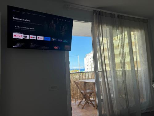 Télévision ou salle de divertissement dans l'établissement A 2 minutos del mar en Jávea