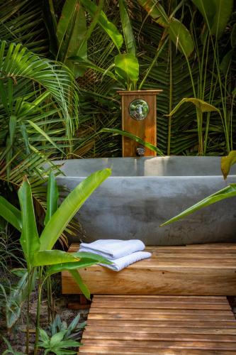 Taman di luar Yemaya Reefs, a Small Luxury Hotel