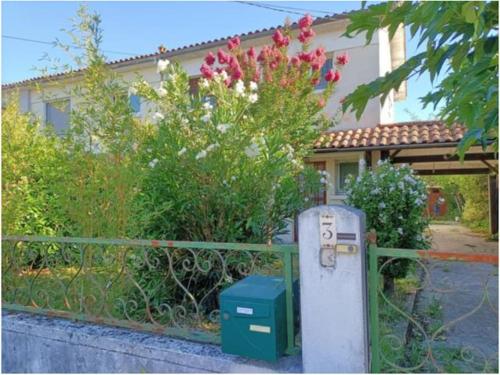 Κήπος έξω από το Maison jardin spa a Bordeaux