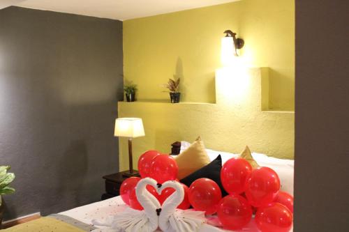 a bunch of red balloons sitting on top of a bed at Misty Hills Villa Kadugannawa in Kadugannawa