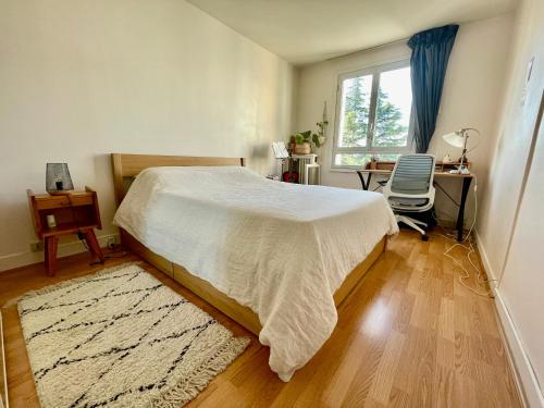 a bedroom with a bed and a desk and a chair at cozy two bed room flat near Champs-Élysée in Rueil-Malmaison
