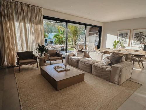 Posezení v ubytování Luxury Modern Villa Puerto Aventuras - Rivera Maya