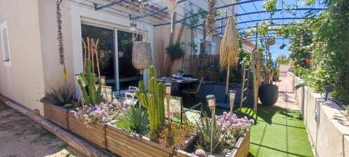 Jardin de l'établissement Chambre d'hôtes Chante Cigale