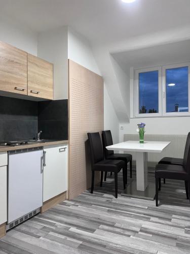 ROYAL RACiNG SUITE TOP 5