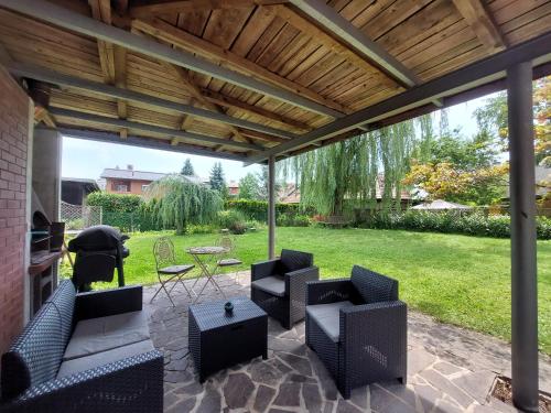 Κήπος έξω από το ROSE house - greenline accomodations
