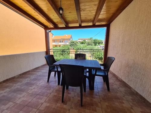 Apartment Ćelić with Terrace