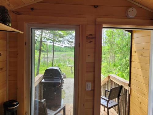 Fotografie z fotogalerie ubytování Wood Duck Cabin, Hike in or 4x4 vehicle, 120m v destinaci Golden Lake