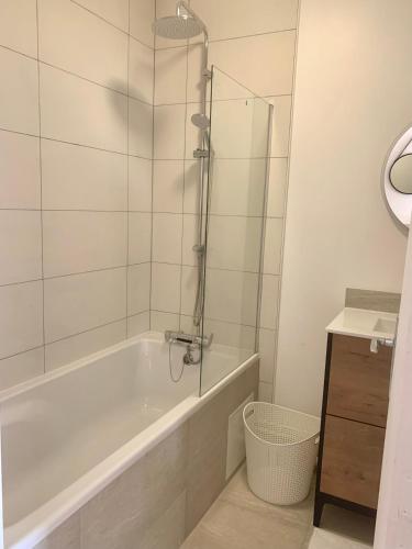 Photo de la galerie de l'établissement Appartement proche gare et zone d activité Maurepas, à Maurepas