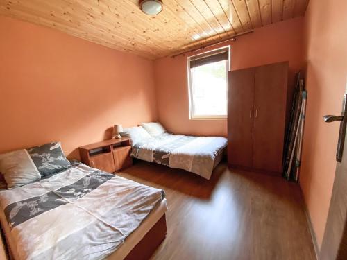 En eller flere senge i et værelse på Domek letniskowy Bursztynek