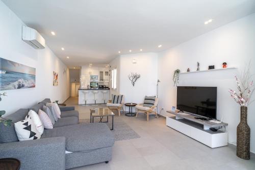 Tuhillo E1 Seaview Apartments Casasol