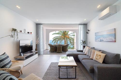 Tuhillo E1 Seaview Apartments Casasol