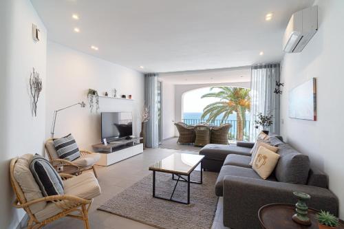 Tuhillo E1 Seaview Apartments Casasol