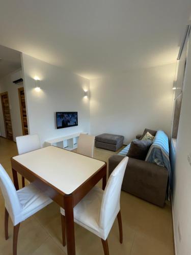 newly renovated apartment 13A photo 2