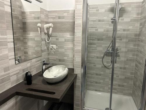 a bathroom with a sink and a shower at Rosa dei Venti ROOMS in Abbasanta