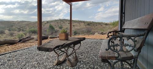 a bench sitting on the side of a building at Los Ceibos Suites in Villa Ciudad de America