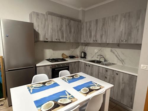 Kuhinja ili čajna kuhinja u objektu Adrian Apartment