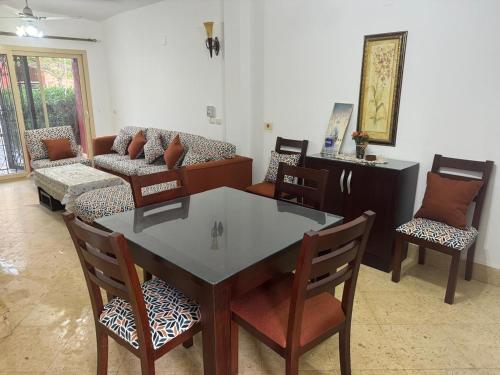 Kép Brand New Renovated Cheerful 3-bedroom Villa With 6 Pools FAMILY ONLY- Perla Marina Kilo 85 szállásáról El Alameinben a galériában
