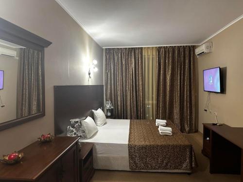 En eller flere senge i et værelse på Studio Festa Pomorie