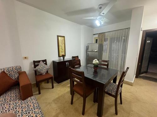 Kép Brand New Renovated Cheerful 3-bedroom Villa With 6 Pools FAMILY ONLY- Perla Marina Kilo 85 szállásáról El Alameinben a galériában