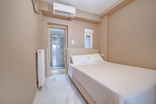 a small bedroom with a bed and a window at Diamond & Pearl Studios in Perea