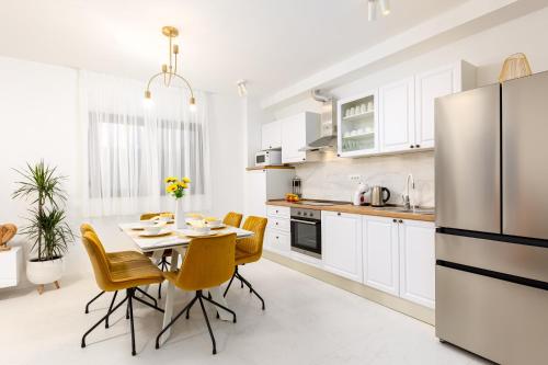 Golden Smile Apartment