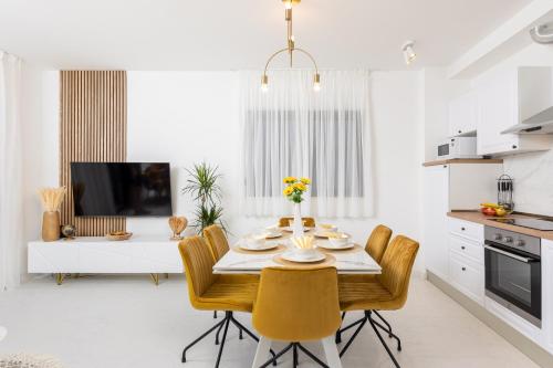 Golden Smile Apartment