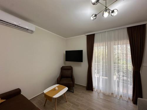 Μια τηλεόραση ή/και κέντρο ψυχαγωγίας στο Luxury Kotor bay view Apartment