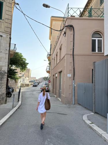 Sweet Spot Apartment walking distance to Diocletian's Palace